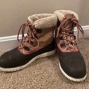 Women’s winter boots.